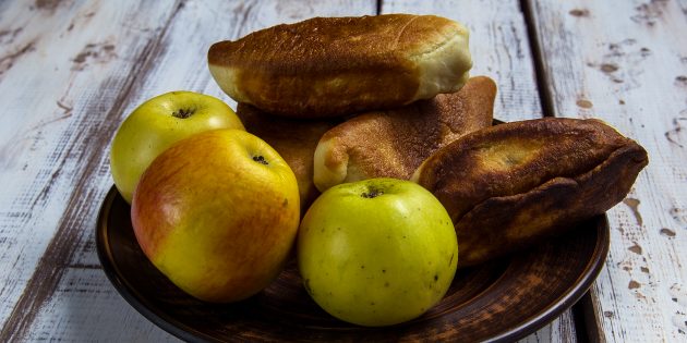 Пирожки из бездрожжевого теста с яблоками и грушами