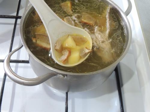 Суп с сушеными грибами и курицей. Суп из белых сушеных грибов на курином бульоне пошаговый рецепт с фото