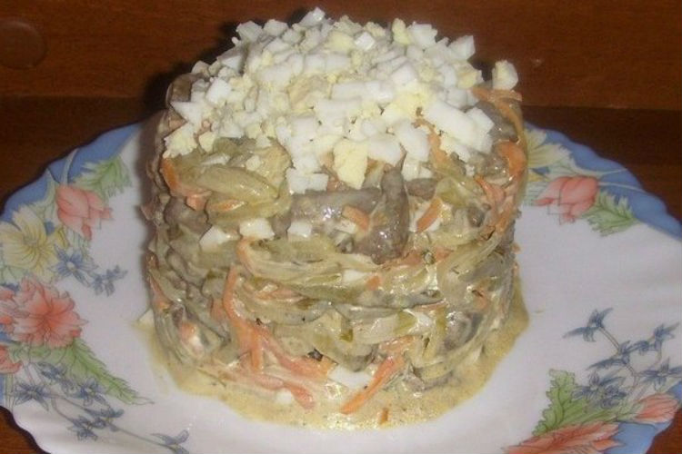 Салат из печени куриной с корейской морковью и маринованным огурцом рецепт с фото