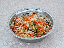 Салат из черной редьки и моркови: Все хорошо перемешать