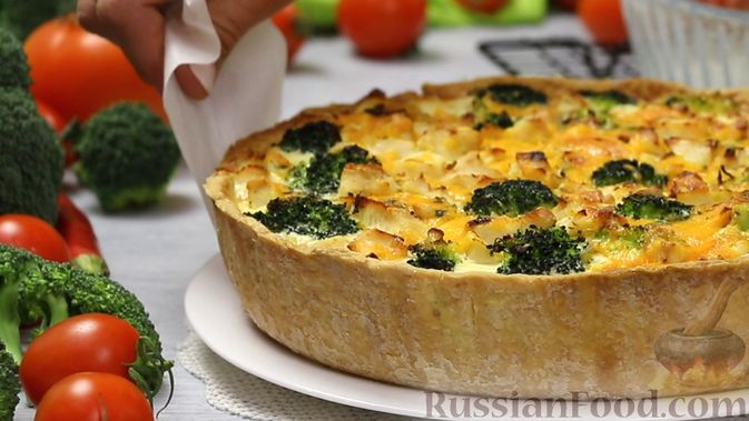 Пирог из курицы грибов и брокколи