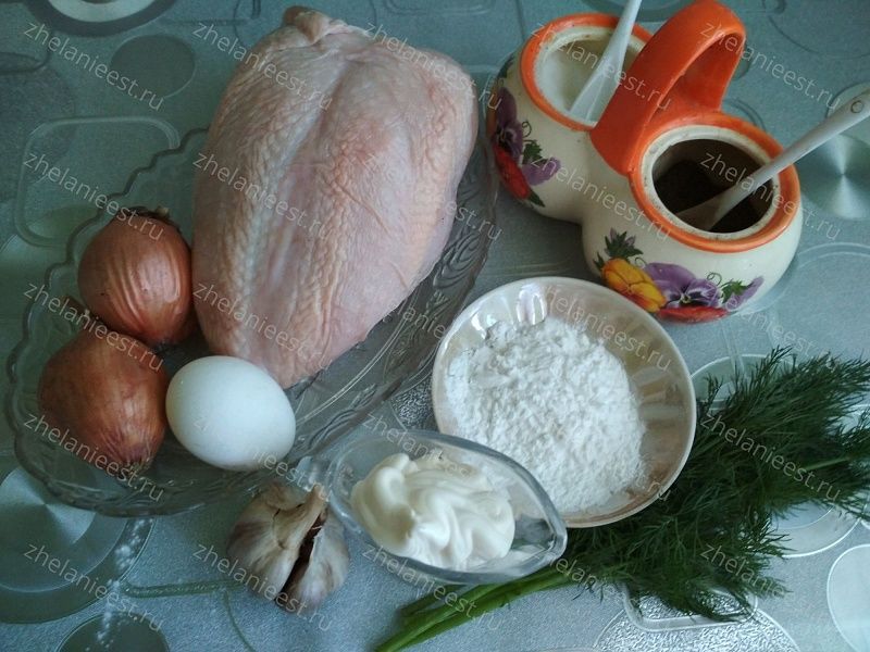 Котлеты рубленые - куриная грудка, луковицы, яйцо, майонез, крахмал, чеснок, соль, перец