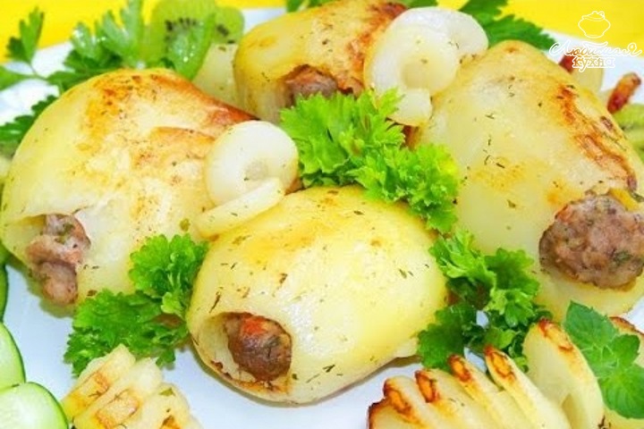 Картофель фаршированный сосисками
